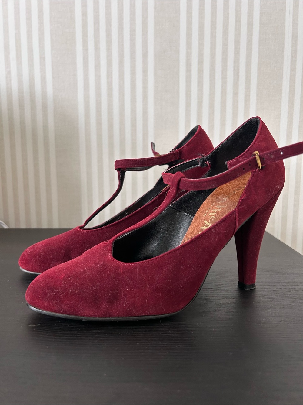 Vintage Thom McAn Burgundy Velvet T-Strap Heels Size 7 Made in USA